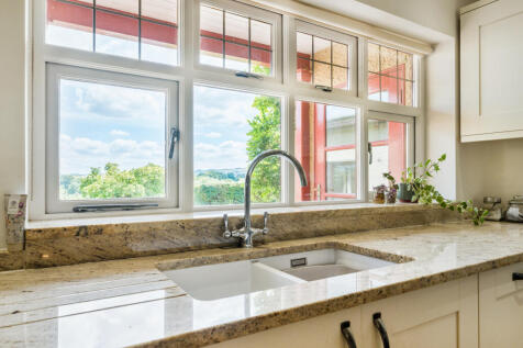 Kitchen / Breakfast Room