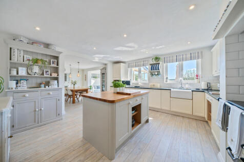 Kitchen / Breakfast Room