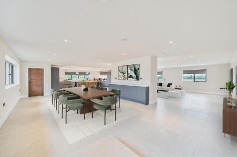 Open Plan Kitchen / Dining / Family Room