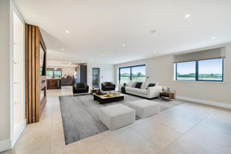 Open Plan Kitchen / Dining / Family Room
