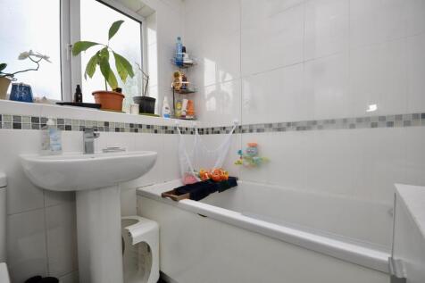 Flat 2 - Bathroom