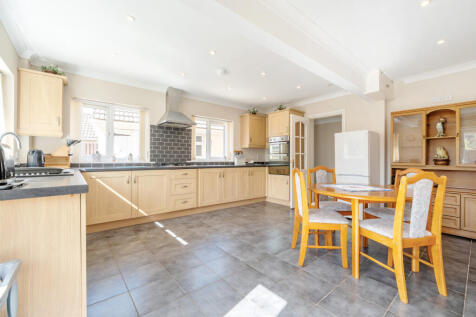 Kitchen / Breakfast Room