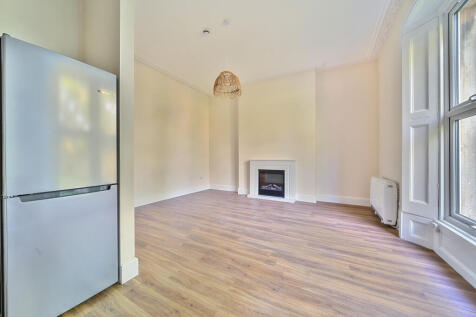 Living Room / Kitchen