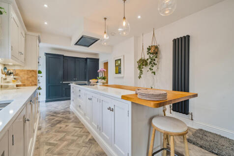 Open Plan Kitchen / Living / Dining Room