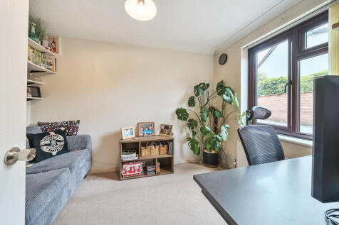 Office / Bedroom 5