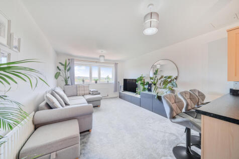 Open Plan Living Room / Kitchen