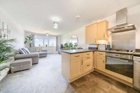Open Plan Living Room / Kitchen