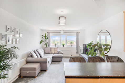 Open Plan Living Room / Kitchen