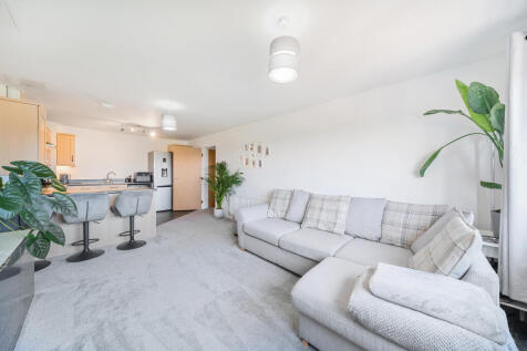 Open Plan Living Room / Kitchen