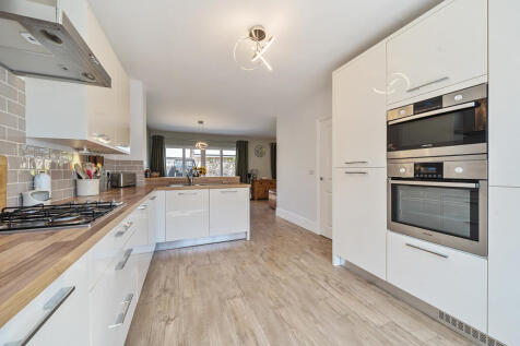 Open Plan Kitchen / Dining / Family Room