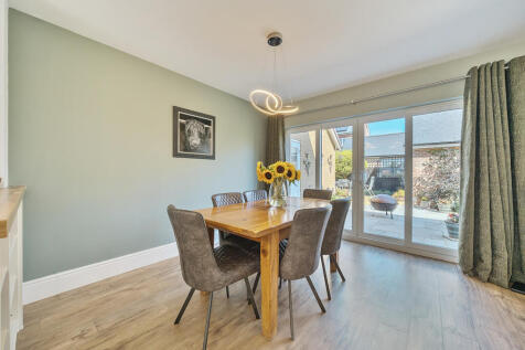 Open Plan Kitchen / Dining / Family Room