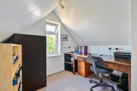Bedroom 5 / Office
