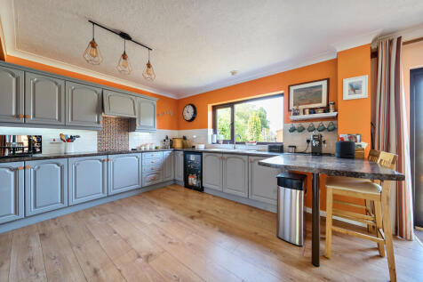 Kitchen / Breakfast Room