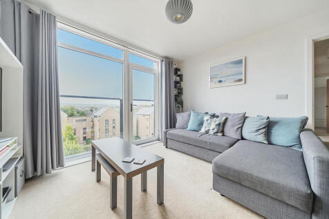 Open Plan Living Room / Kitchen