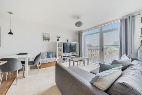 Open Plan Living Room / Kitchen
