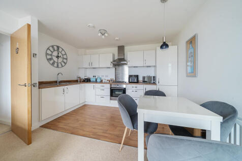 Open Plan Living Room / Kitchen
