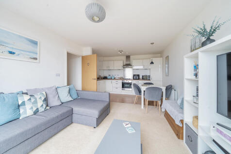 Open Plan Living Room / Kitchen