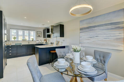 Kitchen / Dining Area