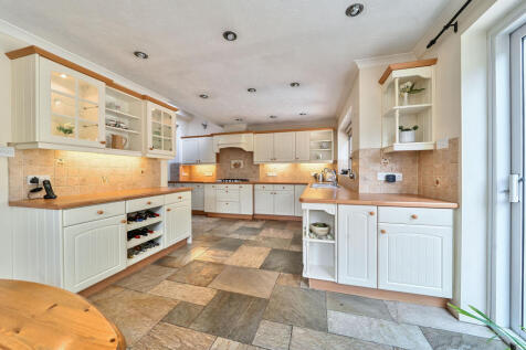 Kitchen / Breakfast Room