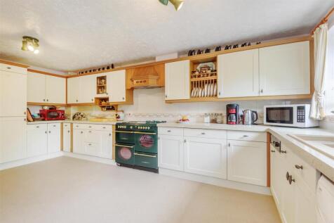 Fitted kitchen