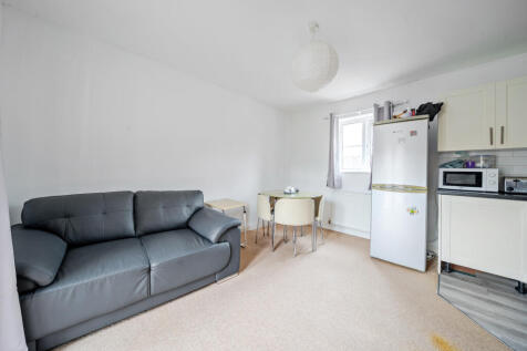 Open Plan Living Room / Kitchen