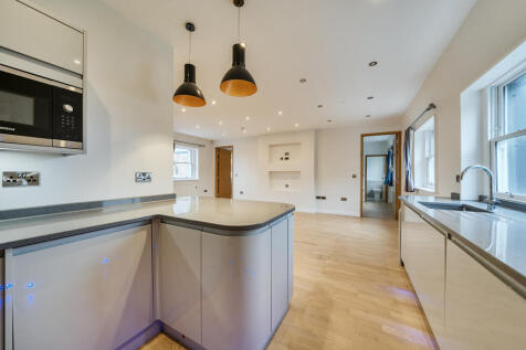 Open Plan Living Room / Kitchen / Dining Room