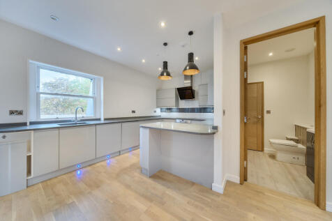 Open Plan Living Room / Kitchen / Dining Room