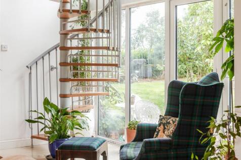 8304027-interior16.JPG