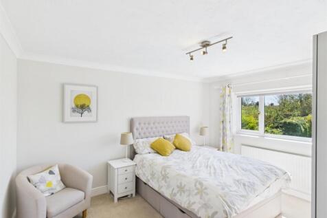 Bedroom 1.jpg