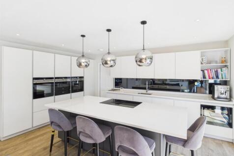 Kitchen 2 wider.jpg