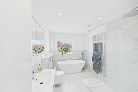 Main Bathroom.jpg