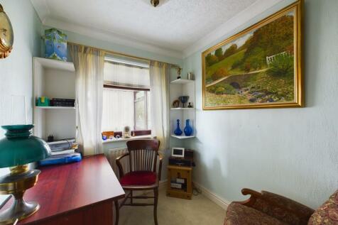 Bedroom 3/Study