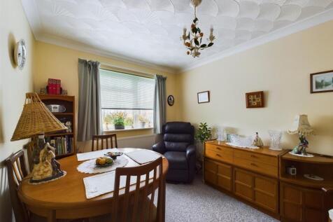 Dining room/Bedroom 2