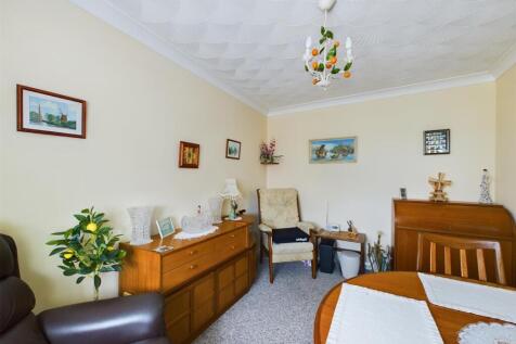 Dining room/Bedroom 2