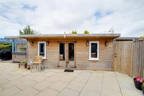 Summerhouse/Bar