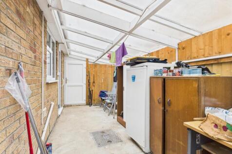 Covered side area