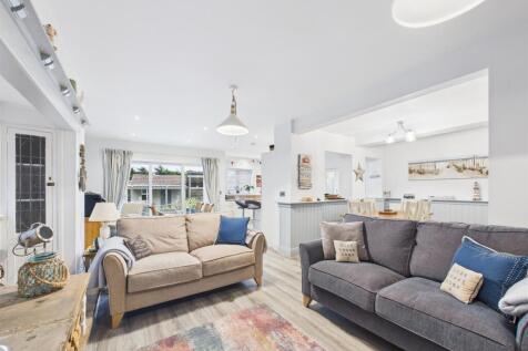 Open Plan Living/Dining Area