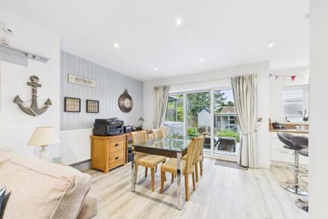 Open Plan Living/Dining Area