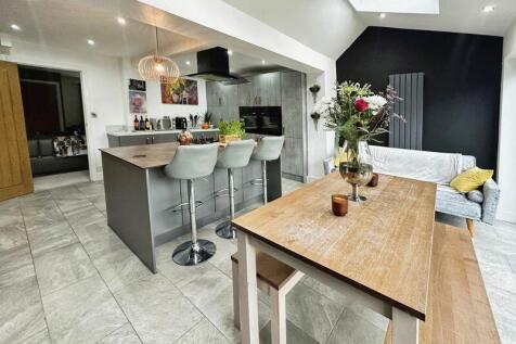 Kitchen/Dining Area