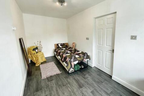 Ground Floor Bedroom / Study