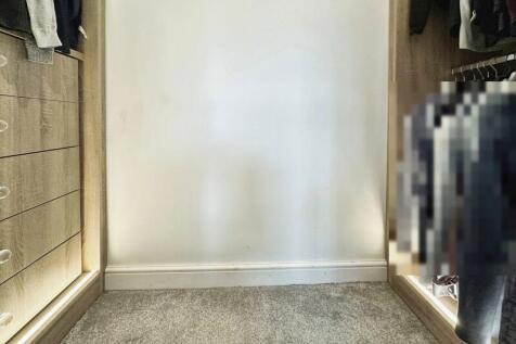 Walk in wardrobe