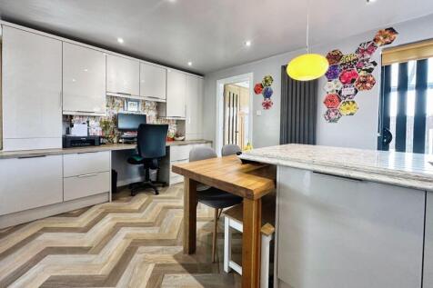 Kitchen/Diner/Office Space