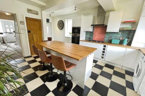 Kitchen/ Dining Area