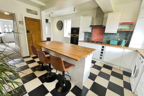 Kitchen/ Dining Area