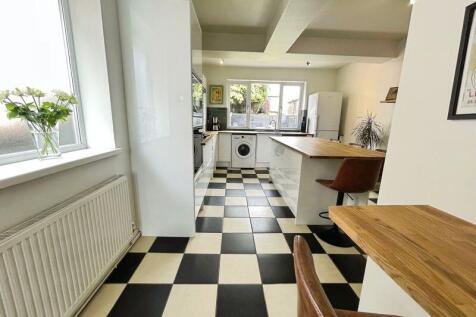 Kitchen/ Dining Area