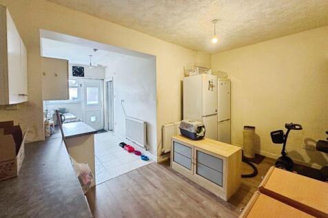 Kitchen/Dining Area