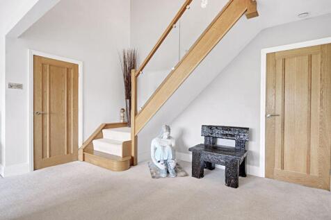 Lounge/Stairs