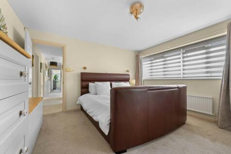 9 Green Bank, Han...
