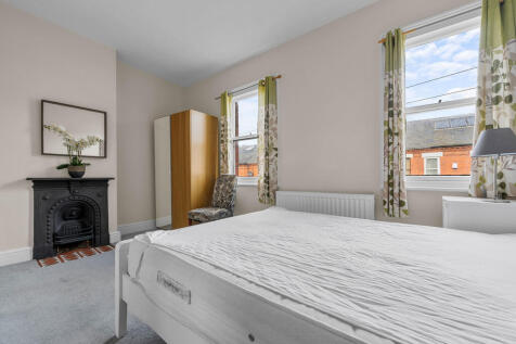 18 Gresford Avenu...