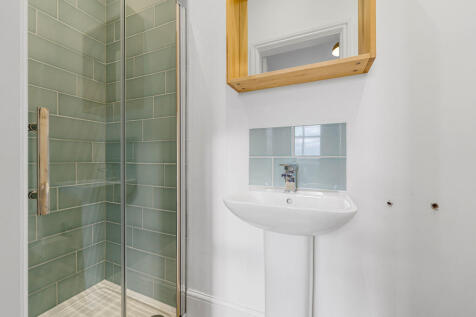 18 Gresford Avenu...